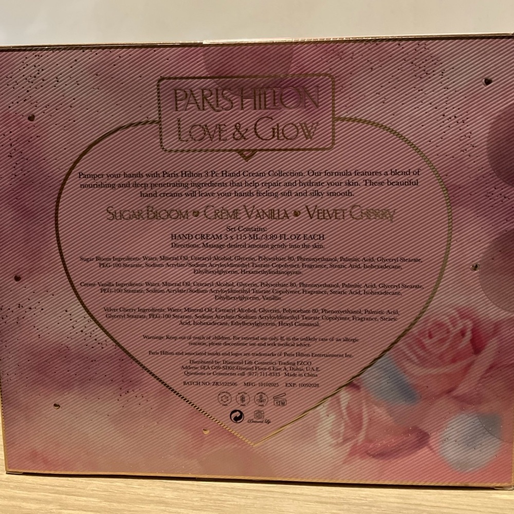 Paris Hilton Love & Glow 3 Piece Hand Crème Collection - Picture 3 of 3